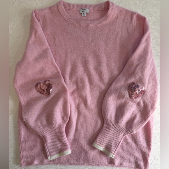 crown & ivy Sweaters - Crown & Ivy pink sweater size XL heart on sleeve